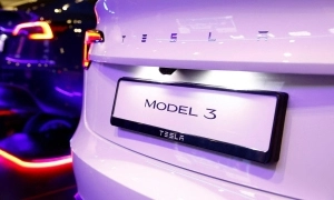 Tesla triệu hồi hơn 120.000 xe vì lỗi dây an toàn